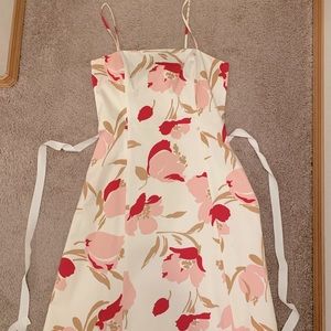 Beautiful Banana Republic dress! Lined, removable ribbon bow around waist!